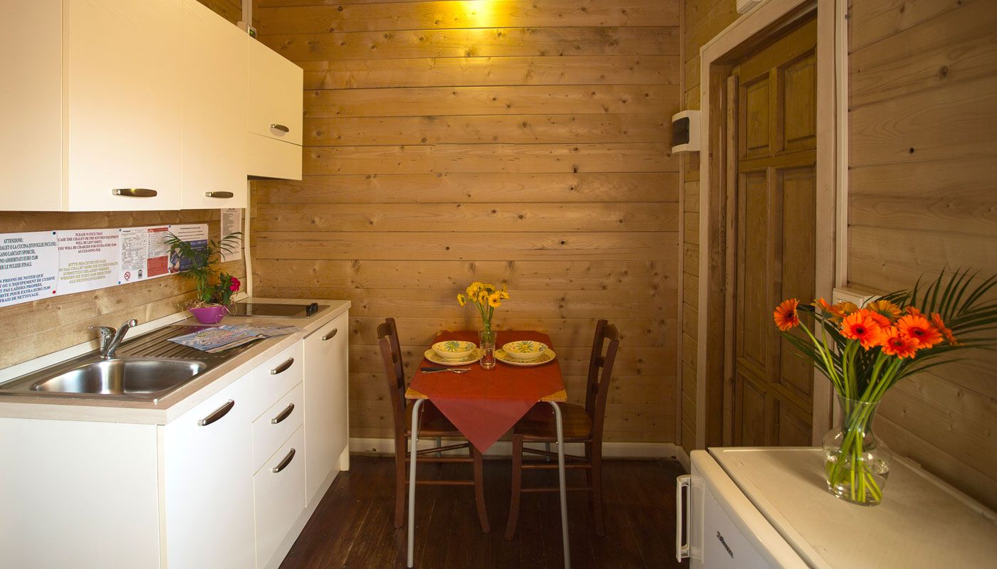 chalet_slide_02-b79e8c96b4acc5f4f86fbea04d701bfd